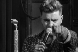 Η Σίσσυ Χρηστίδου τραγουδάει Θοδωρή Μαραντίνη μέσα στο αμάξι της - εικόνα 2