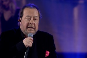 Η Σοφία Αλιμπέρτη σε παράσταση του Γιάννη Πάριου - Το τραγούδι που της αφιέρωσε