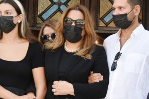 Η Δέσποινα Μοιραράκη στην πρώτη της συνέντευξη μετά την απώλεια του συζύγου της: "Δεν θέλαμε να μας λυπούνται. Δεν ξέρω γιατί μου τον στέρησε ο Θεός αυτόν τον άνθρωπο"