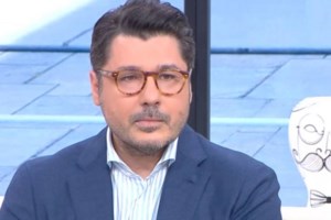 Δύσκολες ώρες για τον Λάμπρο Κωνσταντάρα - Το συγκινητικό αντίο στον πατέρα του, Δημήτρη Κωνσταντάρα