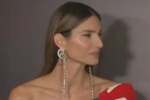 Aide-mémoire | H "Τζέλα", τα σαρωτικά νούμερα & η ασύγκριτη Μενεγάκη - εικόνα 4