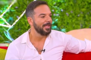 Ο Τριαντάφυλλος επιστρέφει στη νυχτερινή Αθήνα! Με ποιον επιχειρηματία έδωσε τα "χέρια";