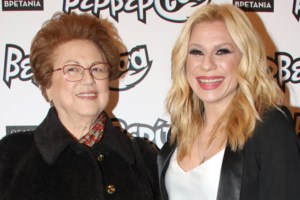 Η Κατερίνα Καραβάτου στη Μαρία Ηλιάκη: "Θα ήθελα να κάνετε την πιο κεφάτη εκπομπή, αυτό θα ήθελε η μαμά μου"