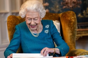 Σπάνιο κλικ - Η βασίλισσα Ελισάβετ στην Ελλάδα μαζί με τον πρίγκιπα Φίλιππο - εικόνα 2