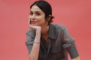 H Άννα Βίσση στη σκηνή μαζί με τα δυο της εγγόνια, Νίκο και Νέστωρα