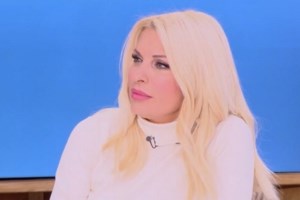 "Λύγισε" η Κέλλυ Κελεκίδου μιλώντας για τον Βασίλη Καρρά: "Είχαμε έρθει πάρα πολύ κοντά - Ήταν δεύτερος πατέρας μου"