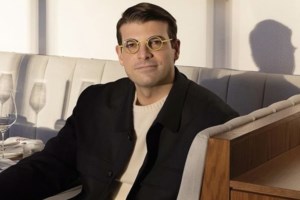 Απόδραση στη Σίφνο για τον Φίλιππο Τσαγκρίδη μαζί με την Κάθριν Εμπειρίκου