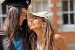 H Μελίνα Νικολαΐδη & οι φίλες της αναβιώνουν μία από τις πιο αστείες σκηνές του "Παρά 5"