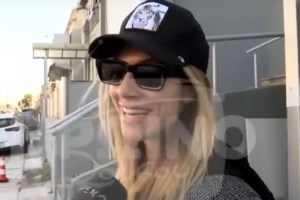 Ενοχλημένος ο Άρης Καβατζίκης με την ερώτηση στην Αθηνά Οικονομάκου: "Ρωτιέται αυτό το πράγμα;" - εικόνα 3