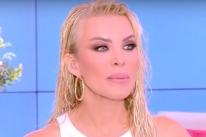 Κατερίνα Καινούργιου: "Δεν μου άρεσε καθόλου που είχα αδελφό - Τον έντυνα κορίτσι κρυφά από τους γονείς μου και τον φώναζα Έλενα" - εικόνα 2