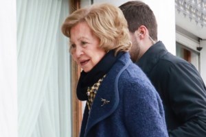 Νικόλαος Ντε Γκρες & Χρυσή Βαρδινογιάννη πιασμένοι χέρι χέρι στο pre wedding party - Όλες οι φωτογραφίες - εικόνα 2