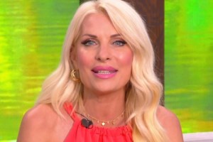 Ελένη | Η Δανάη Μπάρκα έκανε "ντου" στην Ελένη Μενεγάκη