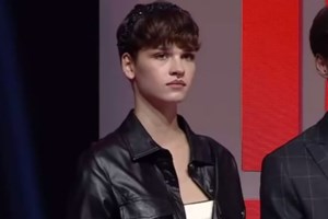 GNTM | Εκδηλώθηκαν και η Ειρήνη με τον Ναπολέων – Το φιλί on camera
