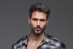 Ο Μιχάλης Λεβεντογιάννης στη θάλασσα με τον Μιχάλη Σαράντη και την κόρη του - εικόνα 3