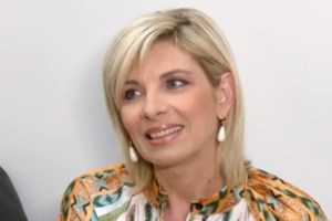 Σταματίνα Τσιμτσιλή: "Είχα επί μήνες πολύ βραχνιασμένη φωνή και τελικά είχα έναν αιμορραγικό πολύποδα" - εικόνα 3
