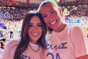 Μαριέττα Χρουσαλά & Καλομοίρα σε βραδινή έξοδο με τους συζύγους τους στη Μύκονο - εικόνα 2