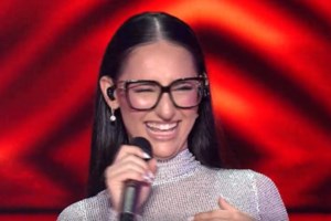 Αποθεώθηκε ο Γιώργος Μαζωνάκης κατά την είσοδό του στο πλατό του "The Voice"