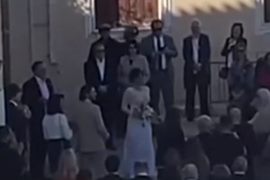 Δήμητρα Ματσούκα & Πέτρος Κόκκαλης στις πρώτες φωτογραφίες από τον γάμο τους