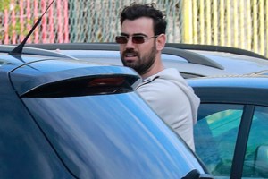 O Νίκος Πολυδερόπουλος φοράει μαγιό, ανεβάζει φωτογραφία στο Instagram & τα σχόλια παίρνουν φωτιά