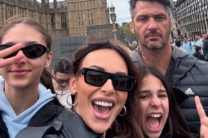 Η Μπέττυ Μαγγίρα σε οικογενειακές στιγμές με τον Δημήτρη Μάζη και τις κόρες τους