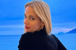 Η Δούκισσα Νομικού στο κόκκινο χαλί του Φεστιβάλ των Καννών