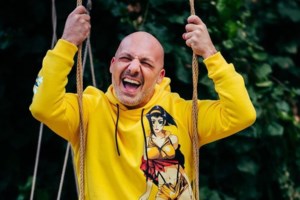Κόντρα μεταξύ του Γιώργου Λιάγκα με τον Βαγγέλη Περρή για τον Νίκο Μουτσινά: "Γιατί πρέπει να απαντήσει;"