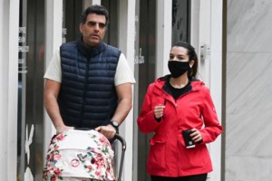 Νικολέττα Ράλλη & Μιχάλης Ανδρούτσος: Βόλτα για τρεις με την κορούλα τους!