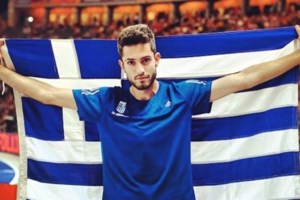 Το νέο στιγμιότυπο του Μίλτου Τεντόγλου με την κούκλα μελαχρινή σύντροφό του - εικόνα 3