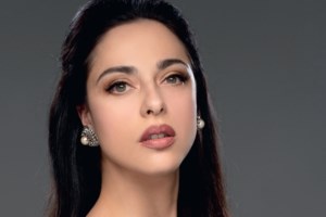 Η εντυπωσιακή αλλαγή στην εμφάνιση της Ευαγγελίας Συριοπούλου λίγο πριν από τις γιορτές