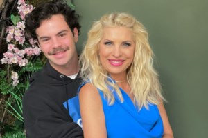 Ο Άγγελος Λάτσιος στην Άνδρο με μαγιό & six pack που κόβουν την ανάσα! - εικόνα 2