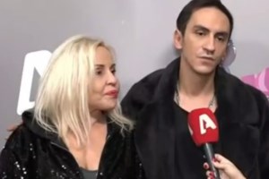H "σπόντα" του Νίκου Μουτσινά για την Άντζελα Δημητρίου για την επιλογή των τραγουδιών στο "J2US"