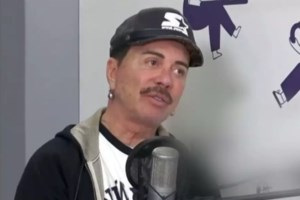 Το επίμαχο βίντεο που τρεις καλόγεροι ρωτούν τον Λάκη Γαβαλά "είστε άνδρας ή γυναίκα;" & η αντίδρασή του - εικόνα 2