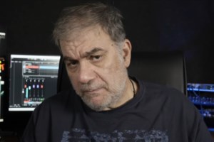 Ο Δημήτρης Σταρόβας επέστρεψε στη σκηνή μετά την σοβαρή περιπέτεια της υγείας του