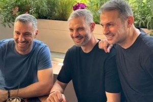 Σπάνια κοινή εμφάνιση του Γιούρκα Σεϊταρίδη με τη σύζυγό του στο κέντρο της Αθήνας