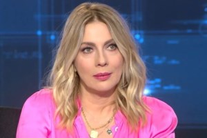 Σμαράγδα Καρύδη: "Βγήκα και είπα στον Νίκο Χατζηνικολάου το γιατί εγώ δεν κάνω παιδί. Δεν ξέρω για ποιο πράγμα πρέπει να απολογηθώ"