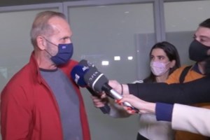 Ο Πέτρος Κωστόπουλος επέστρεψε από το Ντουμπάι! Όλες οι φωτογραφίες από την άφιξή του