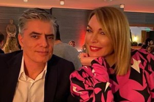 Η Τατιάνα Στεφανίδου φόρεσε το μαγιό της και πόζαρε με φόντο το ηλιοβασίλεμα