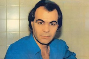 Ο Νίκος Κοκλώνης αποχαιρετά τον Κώστα Μοναχό