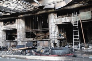 Η Μάρα Δαρμουσλή στην πρώτη αντίδραση μετά τη φωτιά στο εστιατόριο του συζύγου της