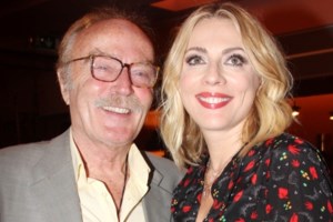 Τα on air συλλυπητήρια της Ελένης Χατζίδου και του Ετεοκλή Παύλου στη Σμαράγδα Καρύδη για τον θάνατο του πατέρα της - εικόνα 2