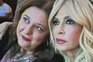 Η Άννα Βίσση διέκοψε τη συναυλία της στην Πάτρα - εικόνα 2