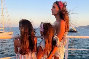 Ο Θέμης Σοφός μας δείχνει πώς περνάει τον χρόνο του με τον γιο του, Γιάννη στην παραλία