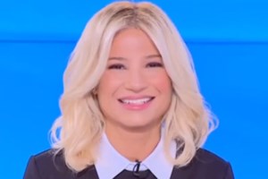 Η πρόταση της Φαίης Σκορδά στην Κατερίνα Ζαρίφη - "Συγγνώμη, μου το λέει στον αέρα;"