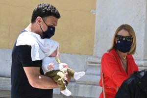 Τζένη Μπαλατσινού | Το πρώτο ταξίδι με τον πέντε μηνών γιο της