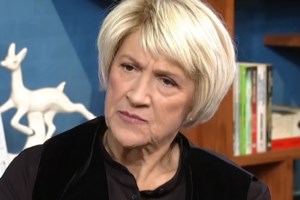 Ο Χρήστος Χατζηπαναγιώτης αποχαιρετά την Καίτη Κωνσταντίνου - εικόνα 2