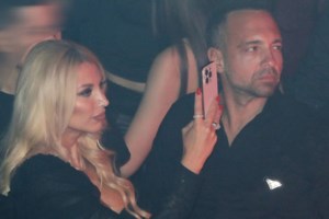 Πιο εντυπωσιακή από ποτέ η Κωνσταντίνα Σπυροπούλου σε γάμο στο κέντρο της Αθήνας - εικόνα 2