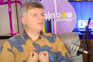 Η απάντηση του Φοίβου Δεληβοριά για τη χρηματική του αμοιβή στην αλλαγή χρόνου στο Σύνταγμα