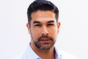 Νίκος Αναδιώτης: "Θα ήθελα τα παιδιά στα σχολεία να γυρίσουν στη μαθητική στολή, δεν είναι ωραία εικόνα ανήλικα με κοντά μπλουζάκια" - εικόνα 2