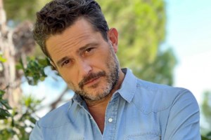 Πες τη λέξη | Στον αέρα το trailer του νέου τηλεπαιχνιδιού της ΕΡΤ με τον Γιώργο Καραμίχο