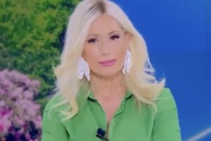 Αντέδρασε η Μαρία Μπακοδήμου on air: "Είναι κατηγορία να σου πουν ότι είσαι πλουσιόπαιδο; Γιατί να είσαι ενοχικός για αυτό;" - εικόνα 2